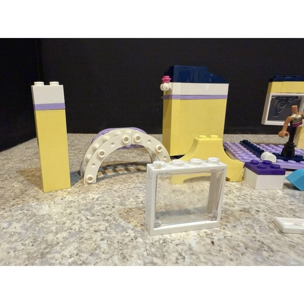 LEGO Friends Heartlake Shopping Mall 41058 — fashion boutique section parts - Picture 2 of 6
